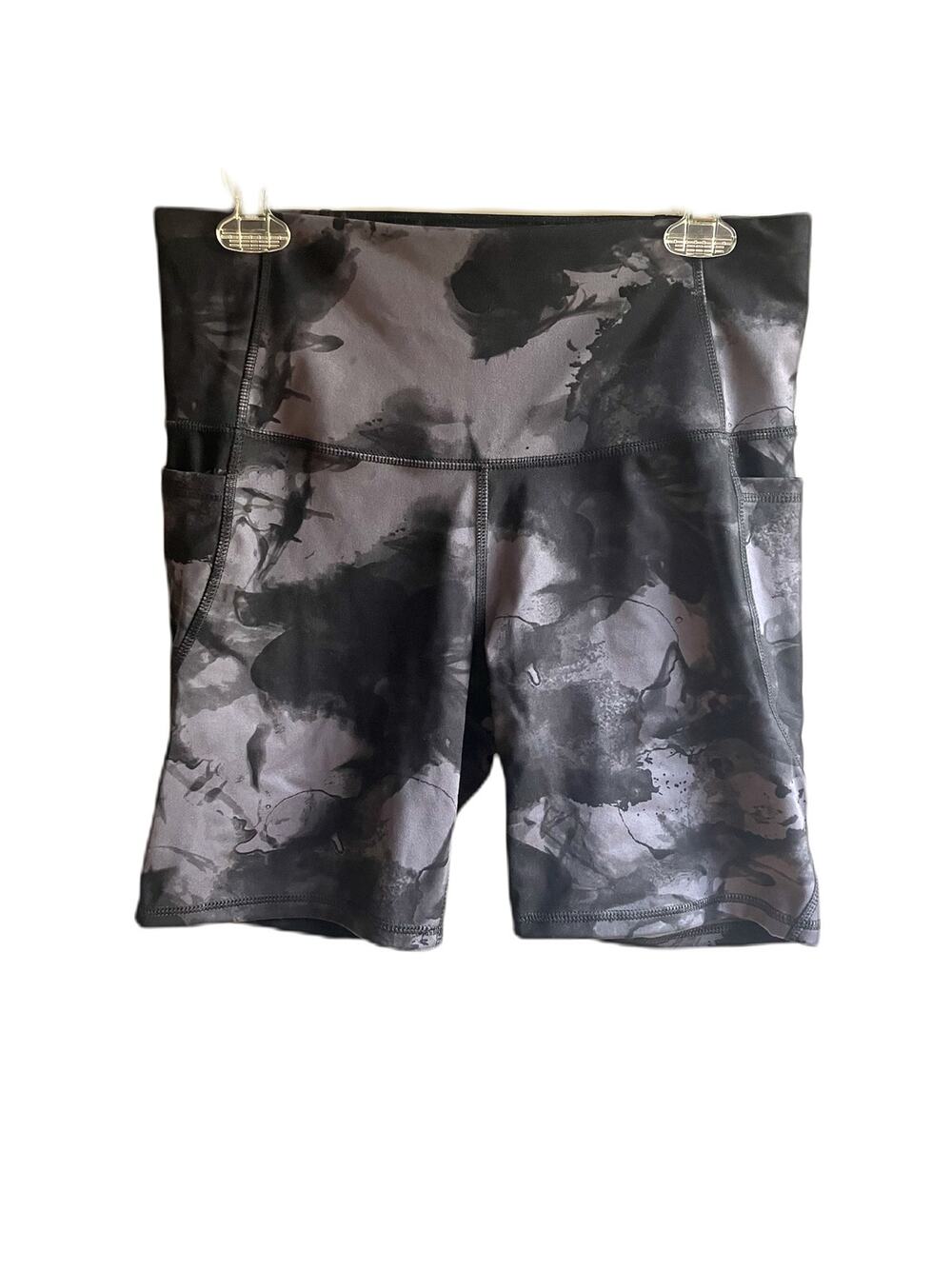 All in Motion Bike Shorts Size L Black Gray Printed Pockets High Rise Gym Run